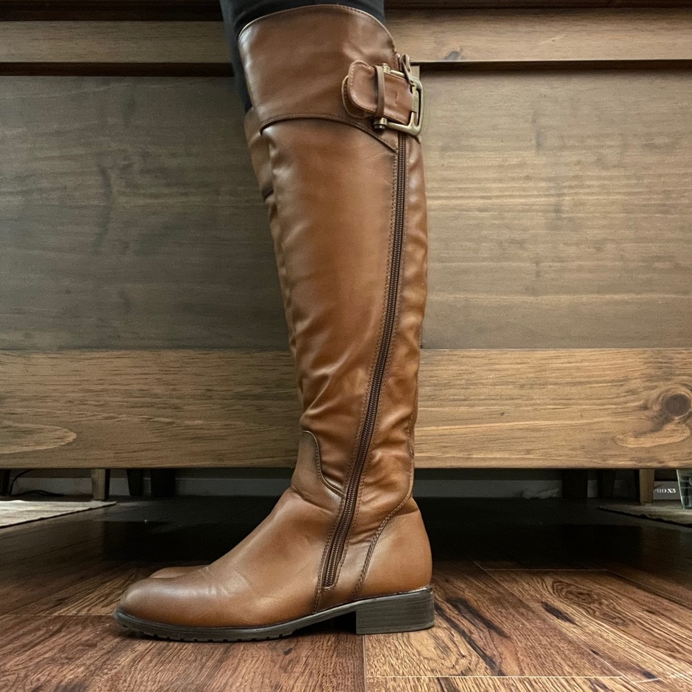 *2/20$ * Knee high buckle boots